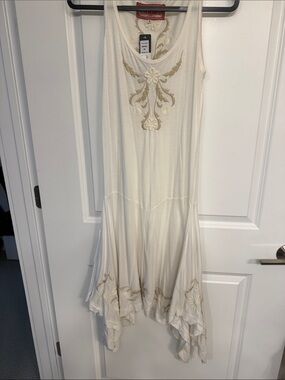 JWLA Cream-White Embroidered sleeveless summer dress NWOT Size SMALL